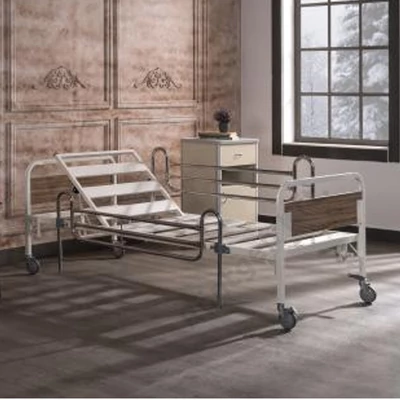 Betegágy állítható fejtámasszal, korlátokkal, gördíthető MG4073